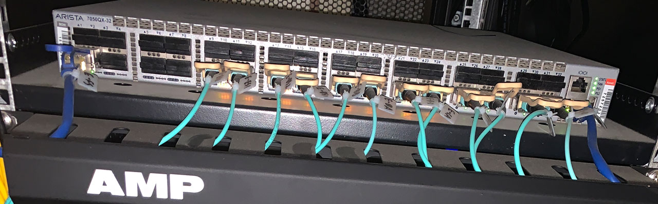 picture of arista 7050-QX in the rack.