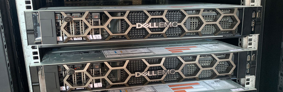 picture of two R740.